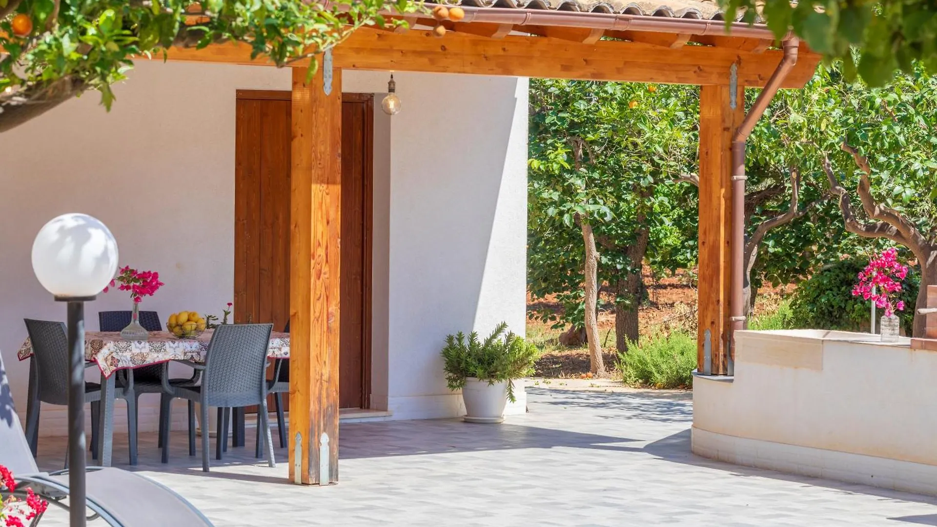 Holiday home Case Vacanza Loria Castelluzzo